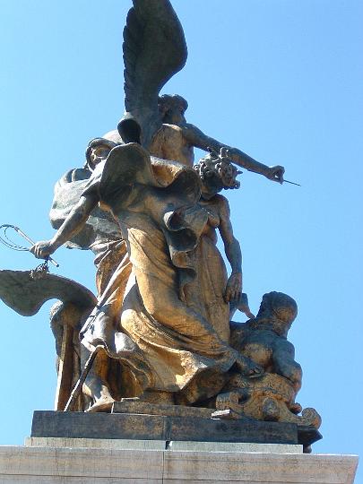 Piazza-Statue 1.JPG